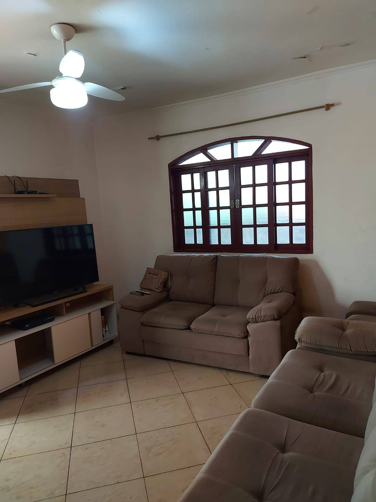 Casa à venda com 2 quartos, 128m² - Foto 1