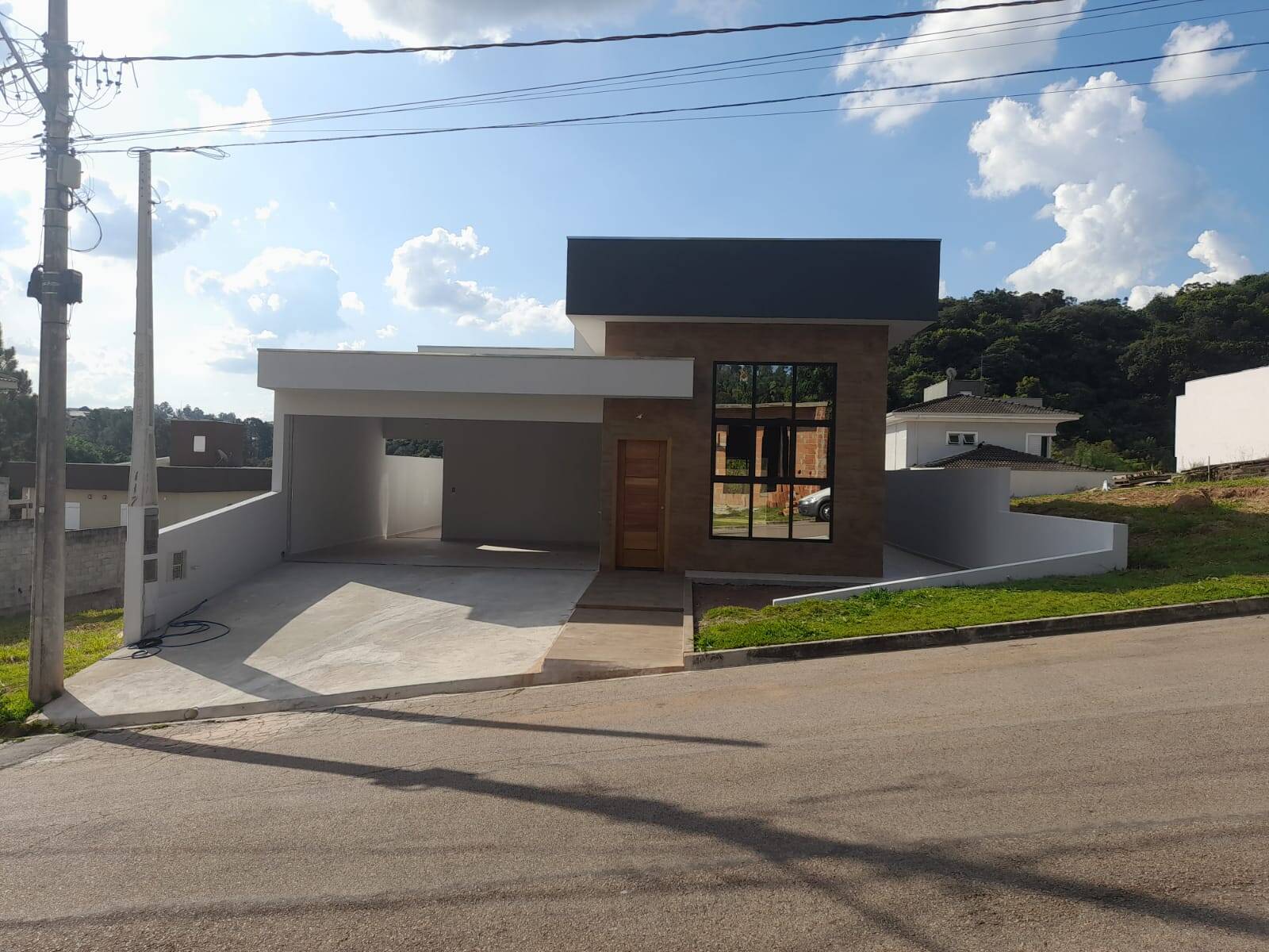 Casa à venda com 3 quartos, 175m² - Foto 1