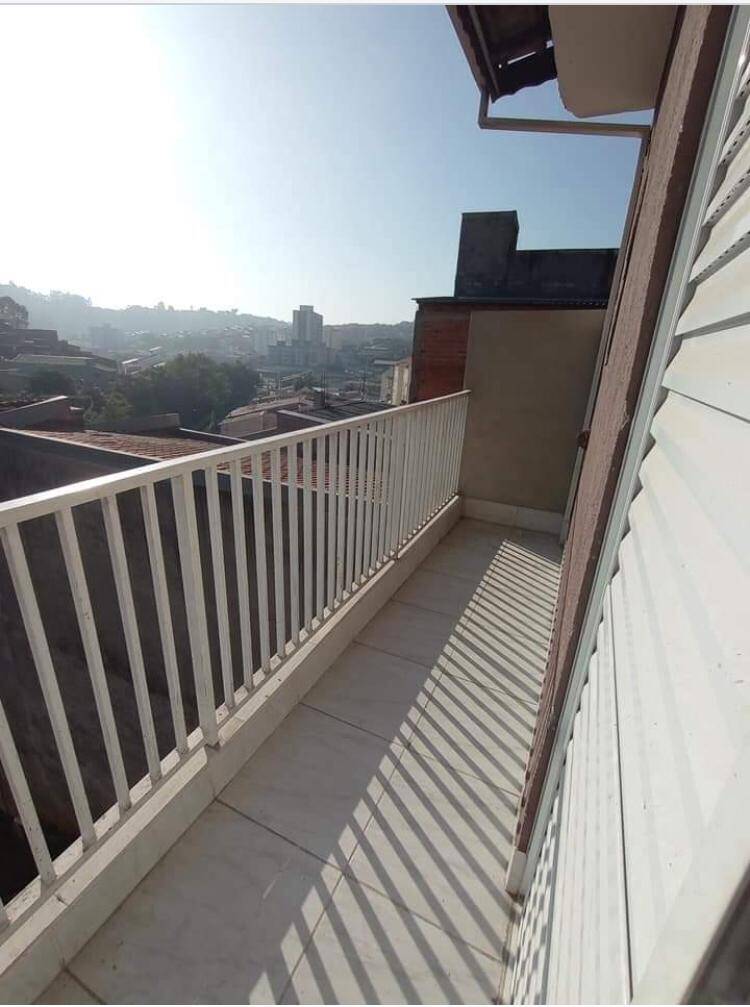 Casa à venda com 3 quartos, 144m² - Foto 1