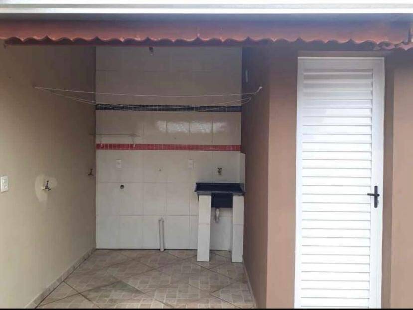 Casa à venda com 2 quartos, 150m² - Foto 2