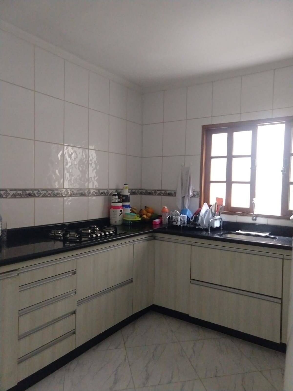 Casa à venda com 3 quartos, 190m² - Foto 1