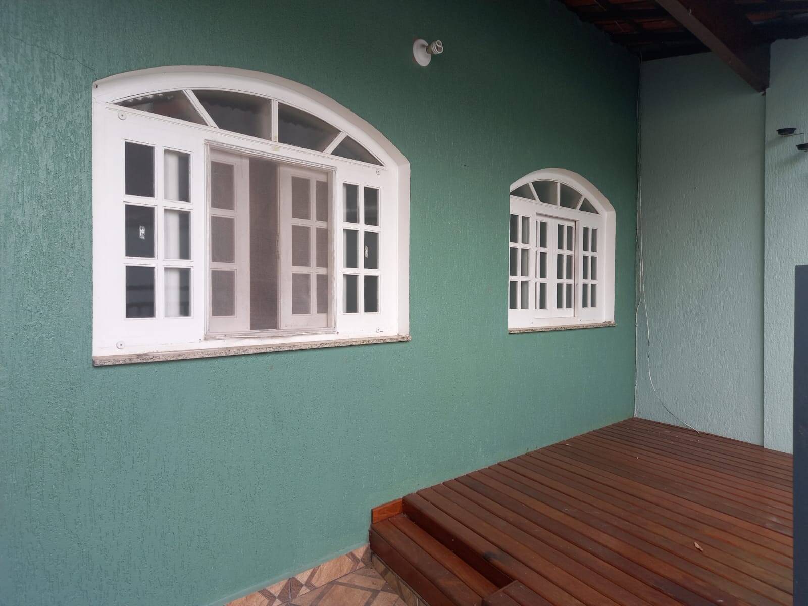 Casa à venda com 2 quartos, 100m² - Foto 1