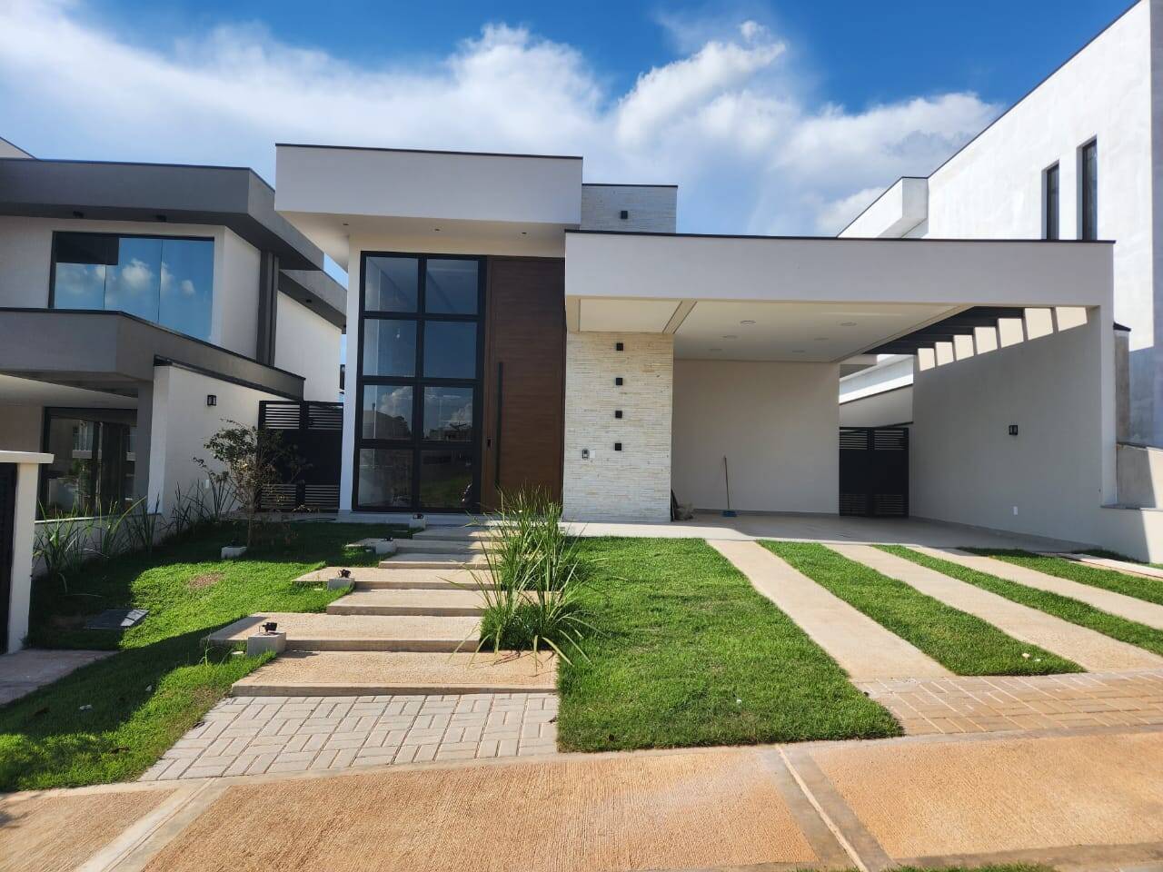 Casa à venda com 3 quartos, 175m² - Foto 1