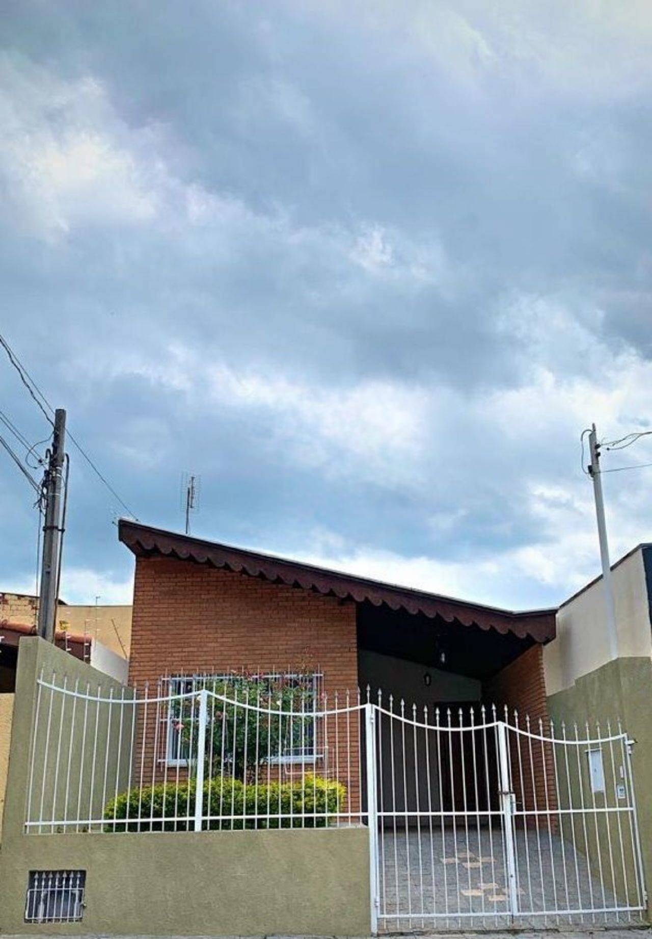 Casa à venda com 2 quartos, 108m² - Foto 1