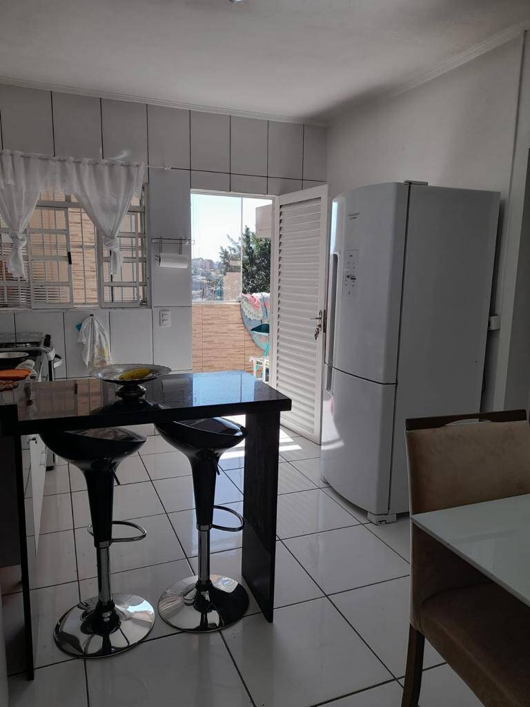 Casa à venda com 2 quartos, 250m² - Foto 1