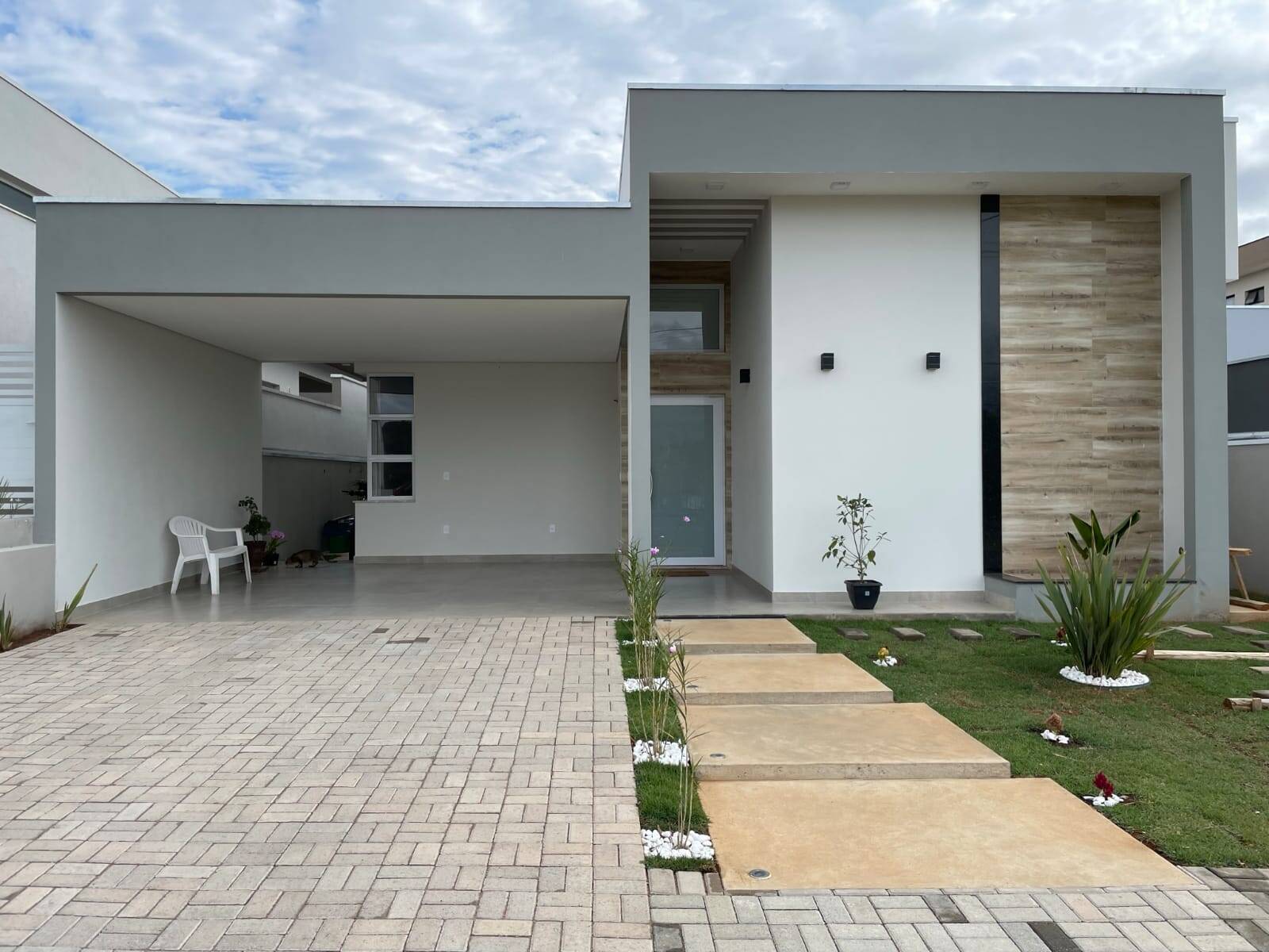 Casa à venda com 3 quartos, 147m² - Foto 1