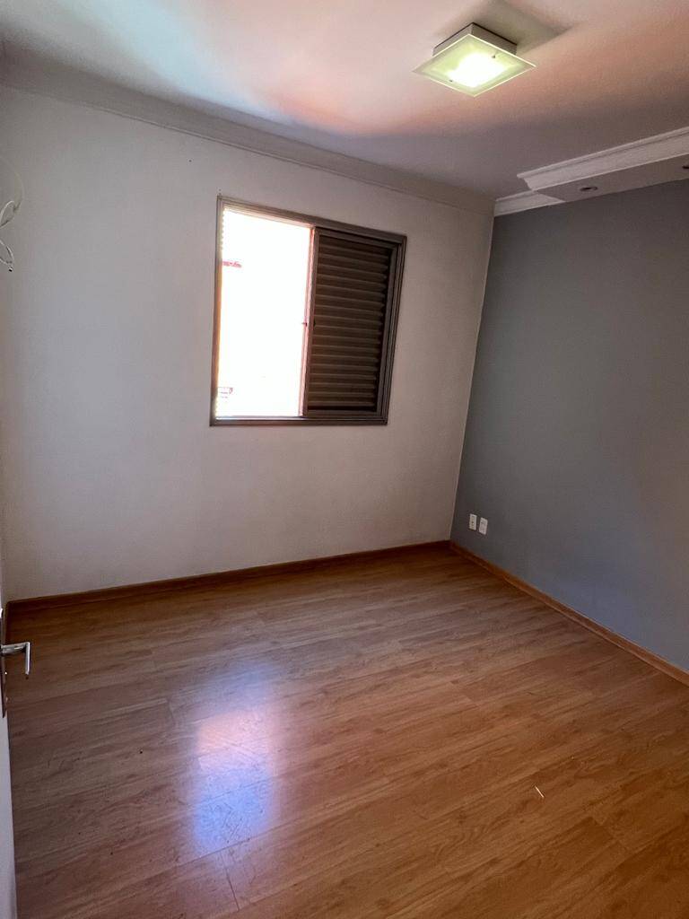 Apartamento à venda com 3 quartos, 82m² - Foto 3