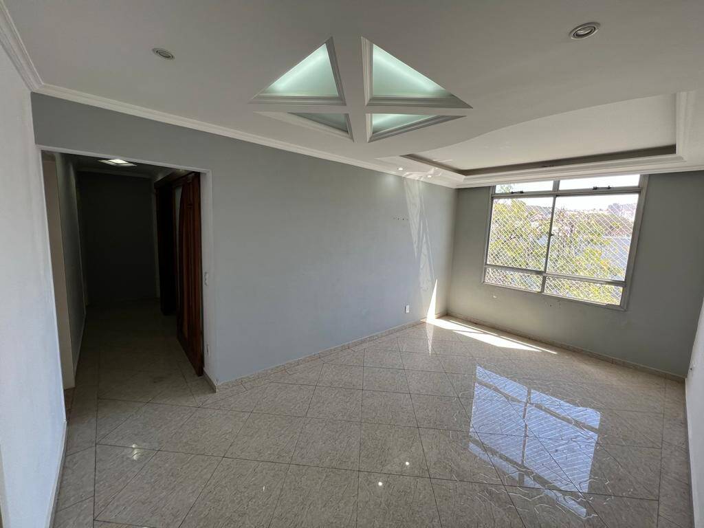 Apartamento à venda com 3 quartos, 82m² - Foto 2