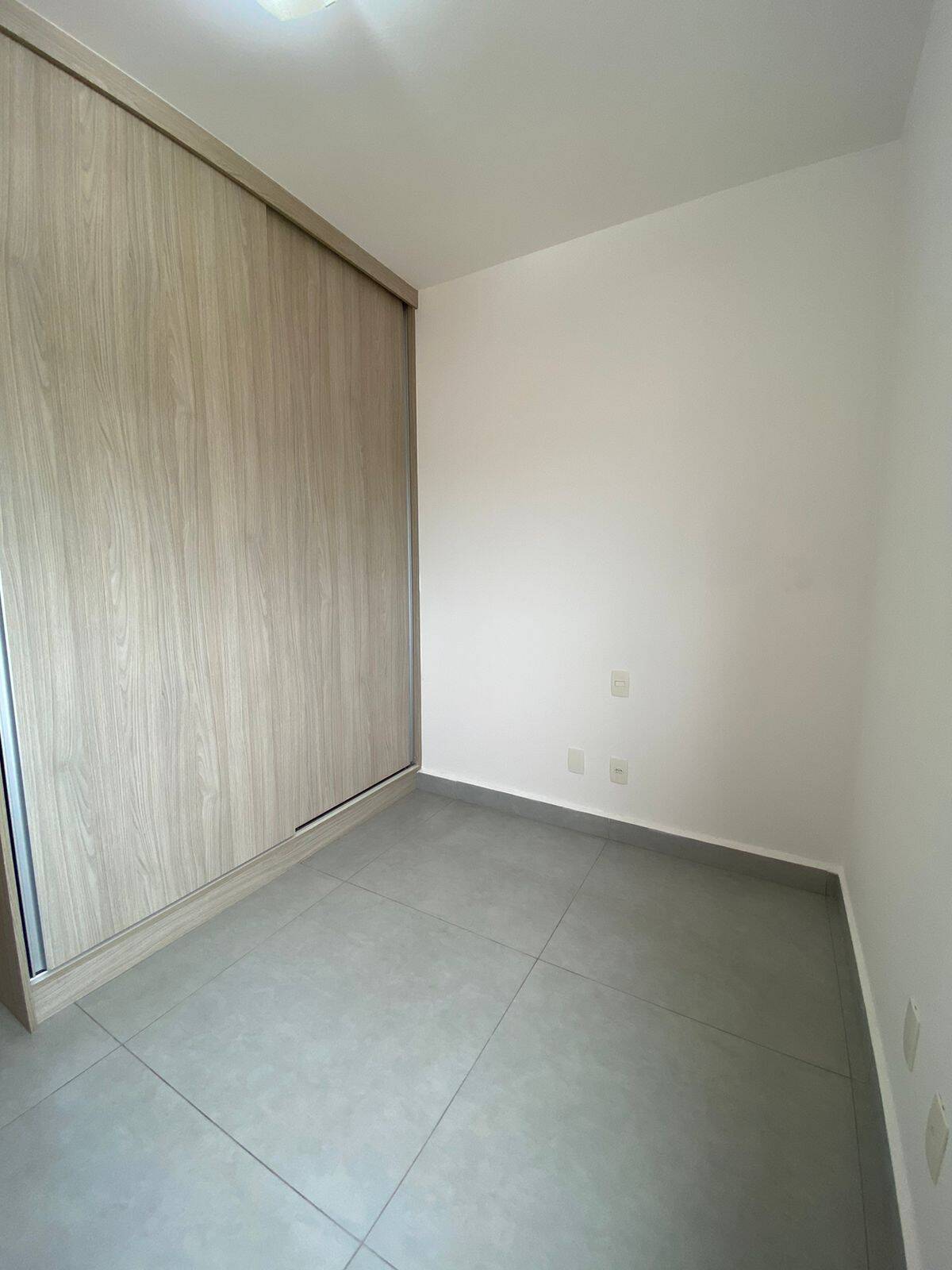 Apartamento para alugar com 3 quartos, 110m² - Foto 2