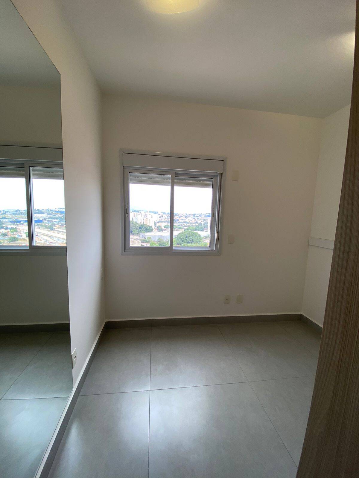 Apartamento para alugar com 3 quartos, 110m² - Foto 12