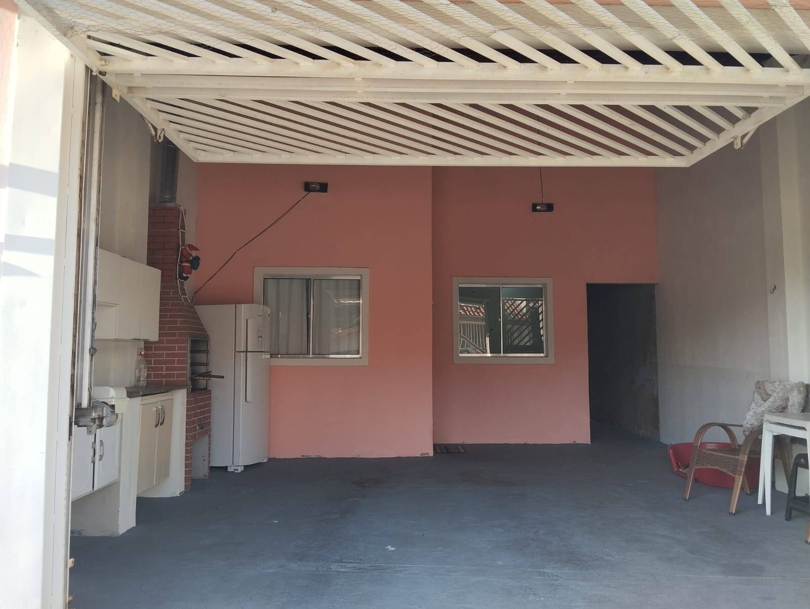 Casa à venda com 2 quartos, 150m² - Foto 1